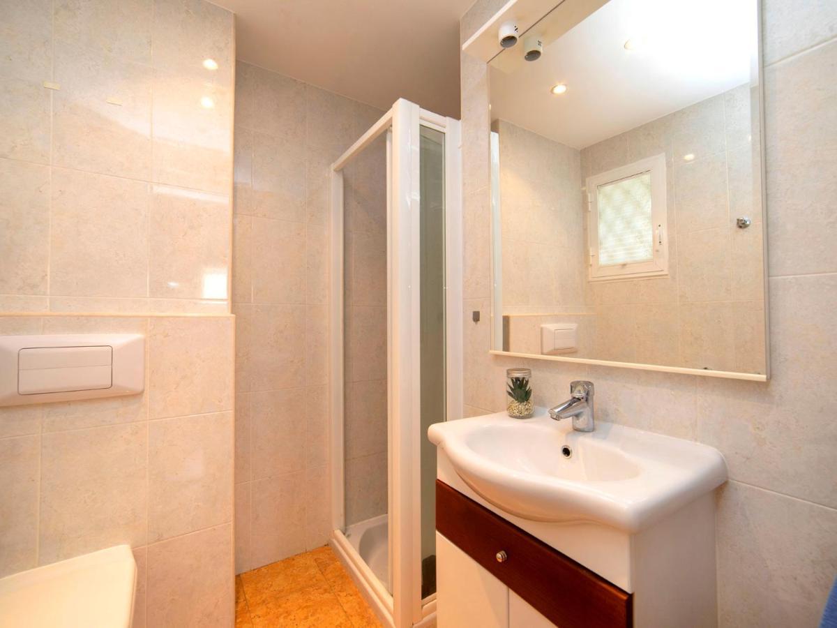 Saladar-1 By Interhome